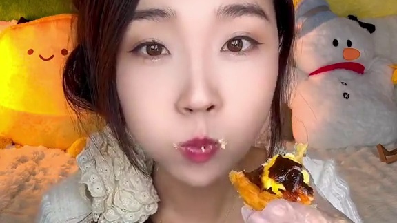 新品炸鸡蛋挞吃上啦#快吃吧大馋丫头 #妈呀太香了 #炸鸡汉堡