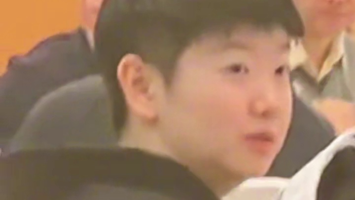 莎局指点安排，大头饿坏了大口吃，温馨的一幕