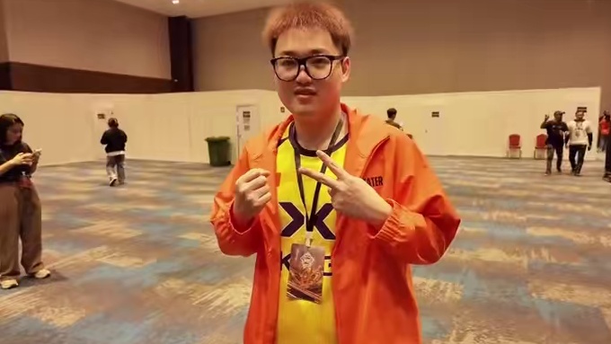 KBG成员赛前激励气势如虹，顺利赢下他们在M6世界总决赛的首胜。#决胜巅峰世界总决赛 #决胜巅峰全球