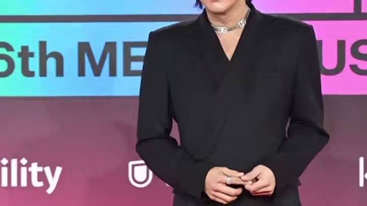 张根硕战胜病魔艰难抗癌成功 #张根硕 #mma #颁奖典礼 #红毯