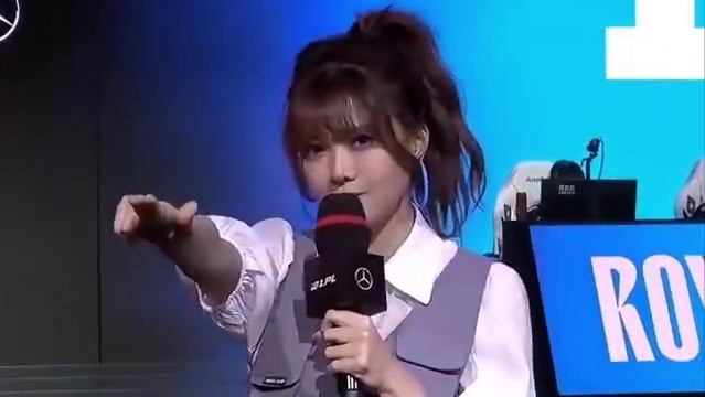 骆歆的 pose 太绝啦，每一帧都超有范，美到让人尖叫！魅力值直接拉满！