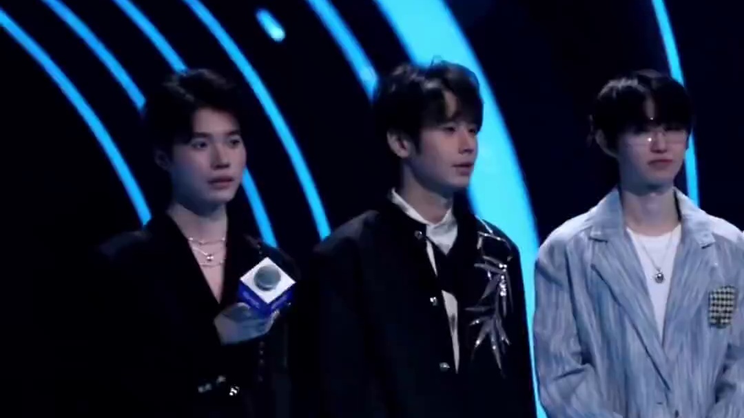 既然有合照了，那视频当然不能少帅哥们站一起简直不要太养眼~