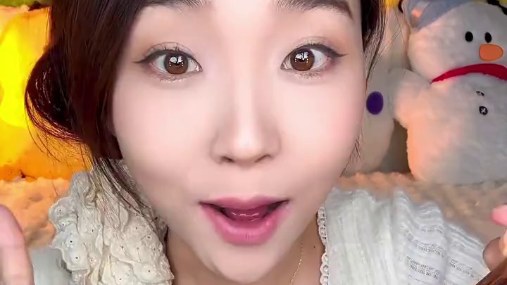 重口味星人深夜不睡的福音！牛油火锅底哦！味道真的特别浓郁！酸辣过瘾！想煮什么菜加进去没问题！#快吃吧