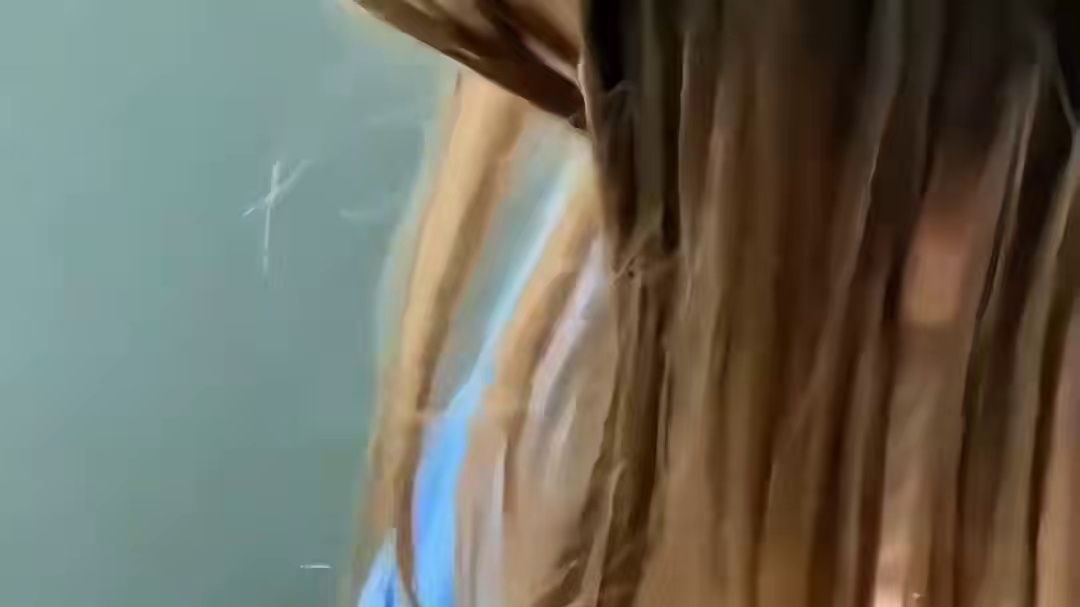 夫妇在雪地上救了一只小狗，长大后竟然是一只狼