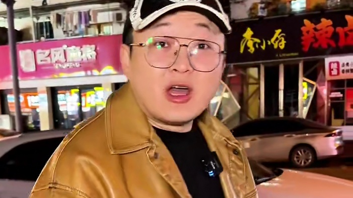 在南方天冷才会想起吃羊肉，但平时的羊肉汤真的有点小贵，要吃都只能找这种便宜的地方吃#冬天适合吃羊肉火