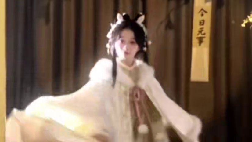 “紫咂！天气渐凉记得添衣～” #古典舞 #国风古韵 #浅跳一下 #汉服