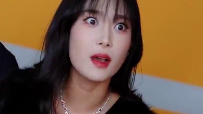 小伙给女友花一块钱系统就会返还给他一万块