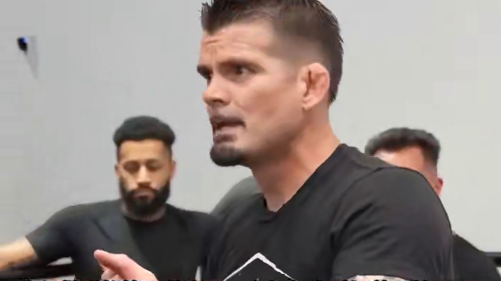 前手勾拳容易犯得三个错误：肢体发力，攻防意识，距离意识#拳击 #格斗