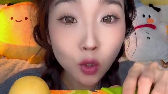 姐妹们又到了吃人参果的时候啦！收到就可以吃哈！17～24个左右！清甜多汁解渴！#快吃吧大馋丫头 #应