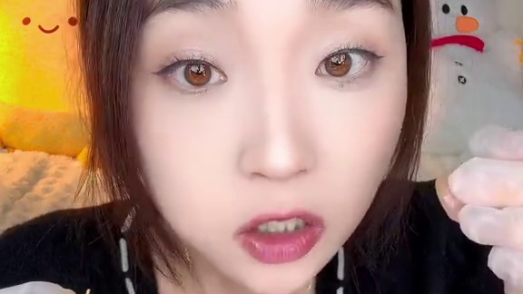 闪光少女迪拜风味小方～千丝酥好多呀！管理期也能放心解嘴馋！配料干净不乱添加！
白巧酸奶柠檬：40g/