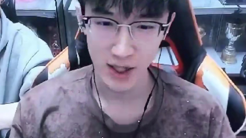 不嘻嘻......已老实 