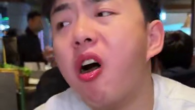 别信广东人不能吃辣！三出山这一锅爆辣鲜牛直接消除川渝人的乡愁！配上鲜菌宽面豌豆尖，真的太上头了！#菌