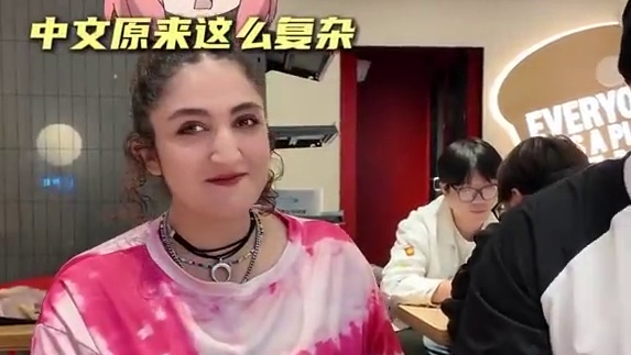 老外：不可能，这绝对不是中文… #东北话十级 #意想不到 #外国人反应 #博大精深 #东北