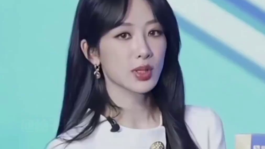 笑崩溃了，怎么主演也是从网上知道剧播消息啊~哈哈哈#杨紫 真的好幽默~#国色芳华