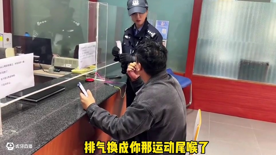 她都不需要看行驶本，也能知道你的车型和改装！#保时捷911 #改装 #警官