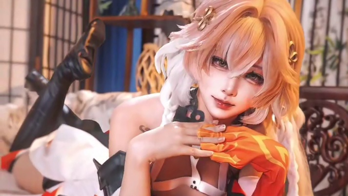 “那盘未完的棋局 你可愿意与长离一起下完…” 
出镜: