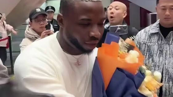 抵达中国！新归化强援驰援国足#足球⚽ #国足 #小奥斯卡 #中超