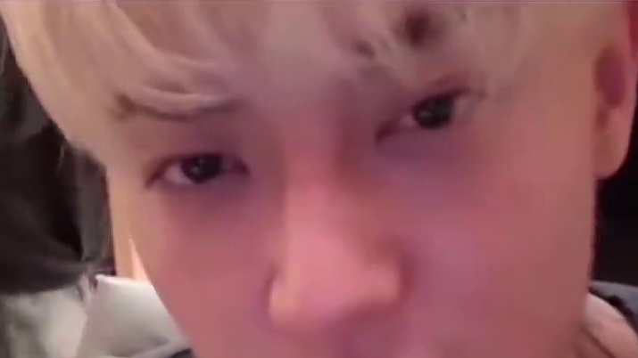 欸不是他怎么又自己燃起来了，谁懂啊要笑死我了哈哈哈哈   #黄子韬  #名场面  #黄子韬鹿晗