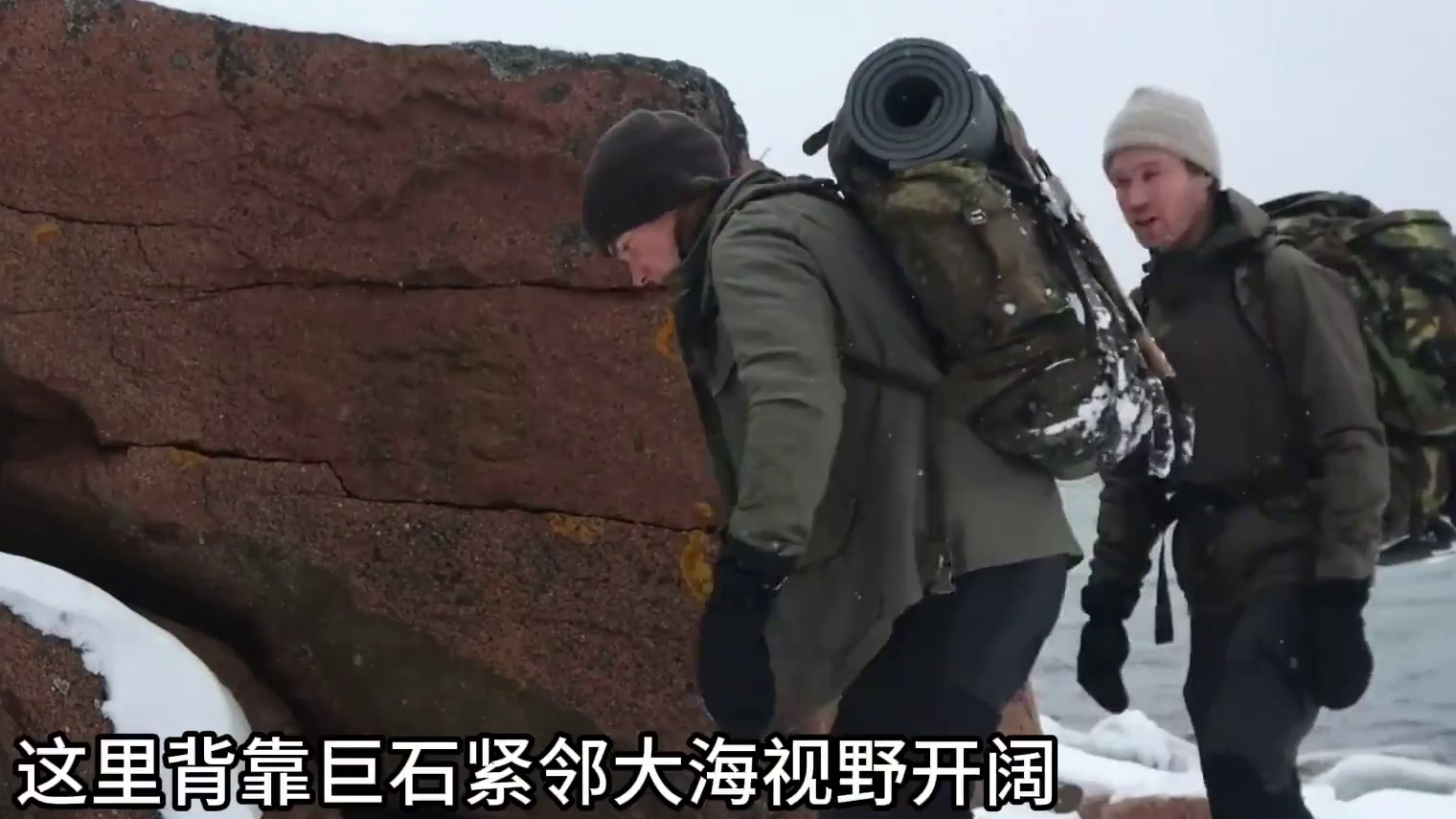 在海岸边搭建庇护所抵御风雪 #庇护所建造 #庇护所 #雪天露营 #解压