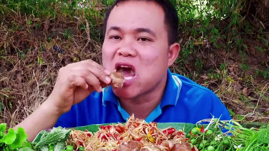 ️小米辣拌青木瓜茴香苦瓜小苦果Q弹牛蹄筋 #泰国主播吃美食视频 #内容启发搜索 #泰国有哪些神奇美食