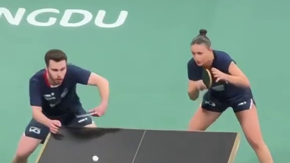 #歌曲你的太阳 王楚钦孙颖莎3比0战胜法国组合，赛后两人开心和队友们击掌！#孙颖莎 #王楚钦