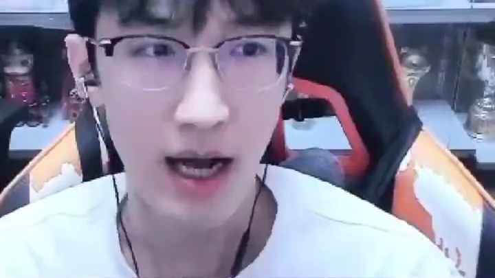 蔡哥一个打一片，比寒燃？ 