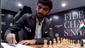 2024世界冠军赛第十一轮已拉开战幕，印度挑战者古克什白棋走出了此前历届世界冠军赛未曾出现过的开局变