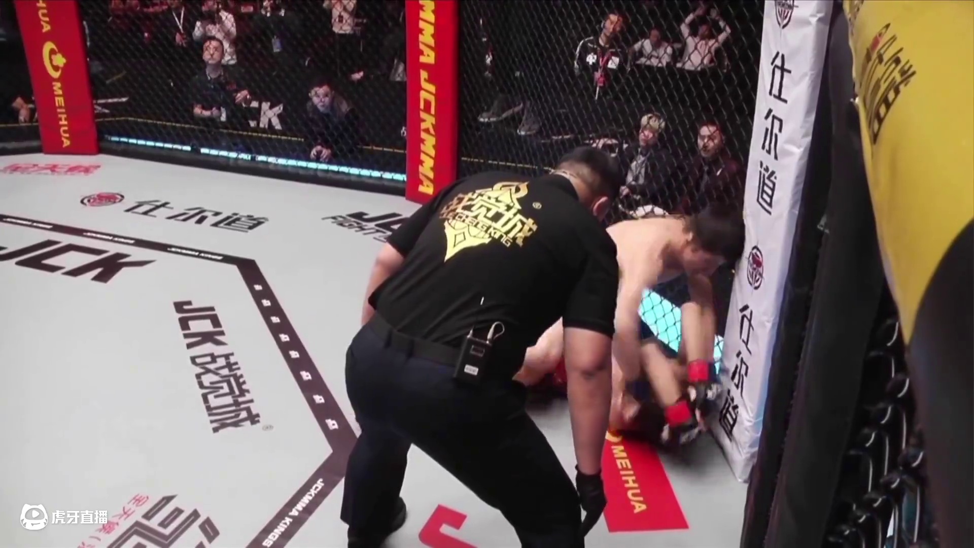 阿扎特别克·克德尔42秒TKO对手，斩获职业生涯四连胜  #JCK百万赏金赛 #2024JCK次中量