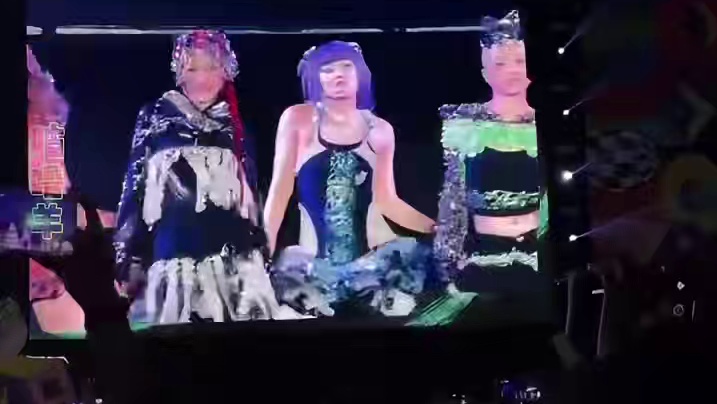 广州草莓音乐节在这个年末就是要燃起来才对味！#广州草莓音乐节封神名场面#爱上音乐节e如反掌 #202