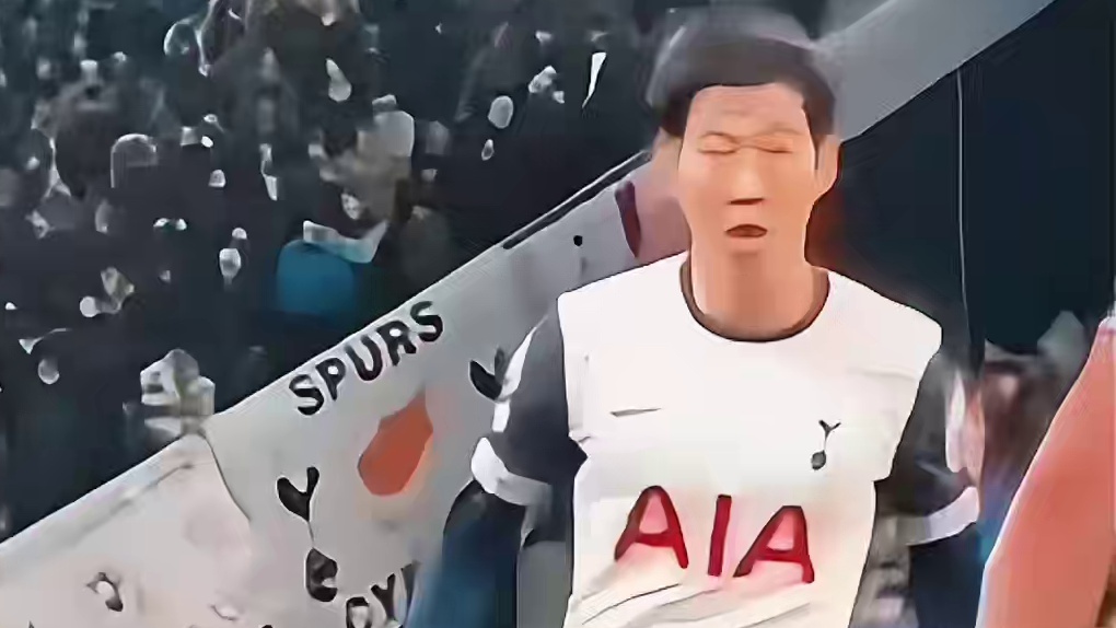 关系真不错，孙兴慜和帕尔默在场上聊天