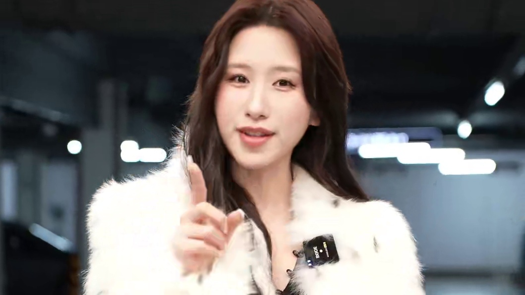 冒雨也要试驾的智界新s7，纯电轿车市场新爆款！ #智界新s7 #华为 #新能源汽车 #dou是好车