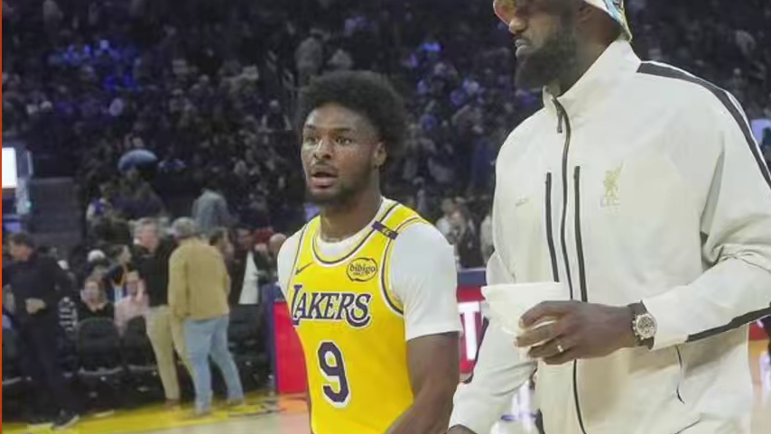 詹姆斯缺席，戴维斯狂砍30分助湖人取胜#篮球 #爱篮球没理由 #篮球球星 #用篮球表达心情 #唯有篮