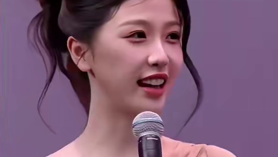 #虞书欣回应双轨争议  #虞书欣谈双轨  虞书欣针对新剧《双轨》争议，回应来了 #虞书欣  #双轨 