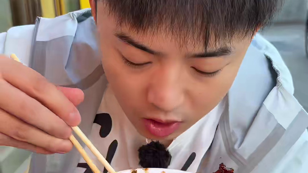 在全宇宙的猪脚饭中心，拿下心心念念的四点金豪华猪脚饭！酱汁浓郁，香浓满满，感受深圳独特的猪脚饭文化，