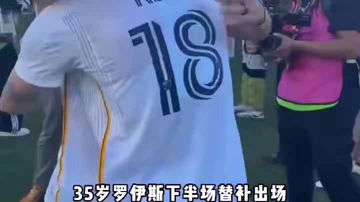 终于迎来这一刻！35岁罗伊斯夺美职联总冠军激动跪地！