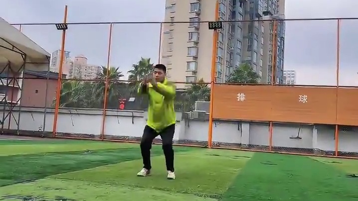 中考体育立定跳远四个动作，轻松突破2.5米 #中考体育 #立定跳远#成都中考