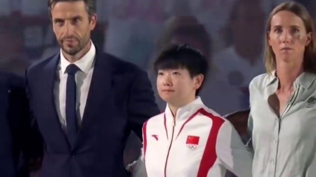 孙颖莎国乒魅力绽放！超萌封面预告，暖如小太阳，孙颖莎ELLE时尚魅力独特展现