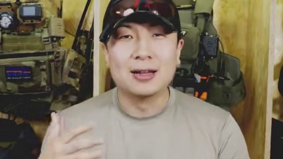 战术视频博主最可靠的伙伴 铁头出品的一系列配件功能性可靠性颜值级别符合我们的严苛品味，下次给大家介绍