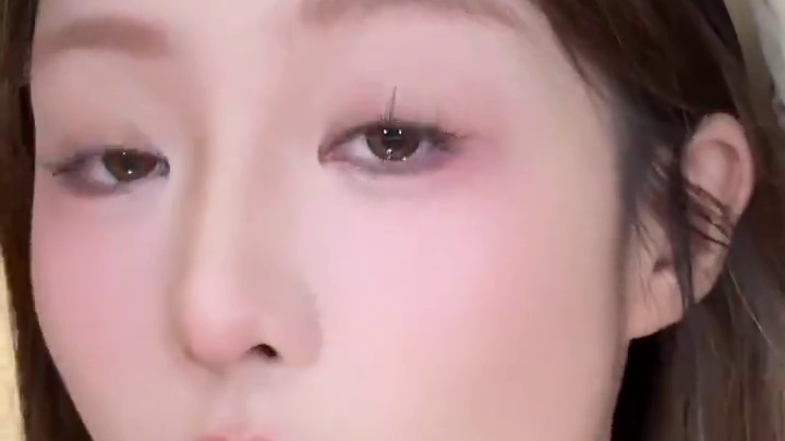 震惊！随手掏一只唇釉竟然是口水色天菜！ #镜面唇釉 #口水色 #女生必看 #仙女必备 #唇蜜