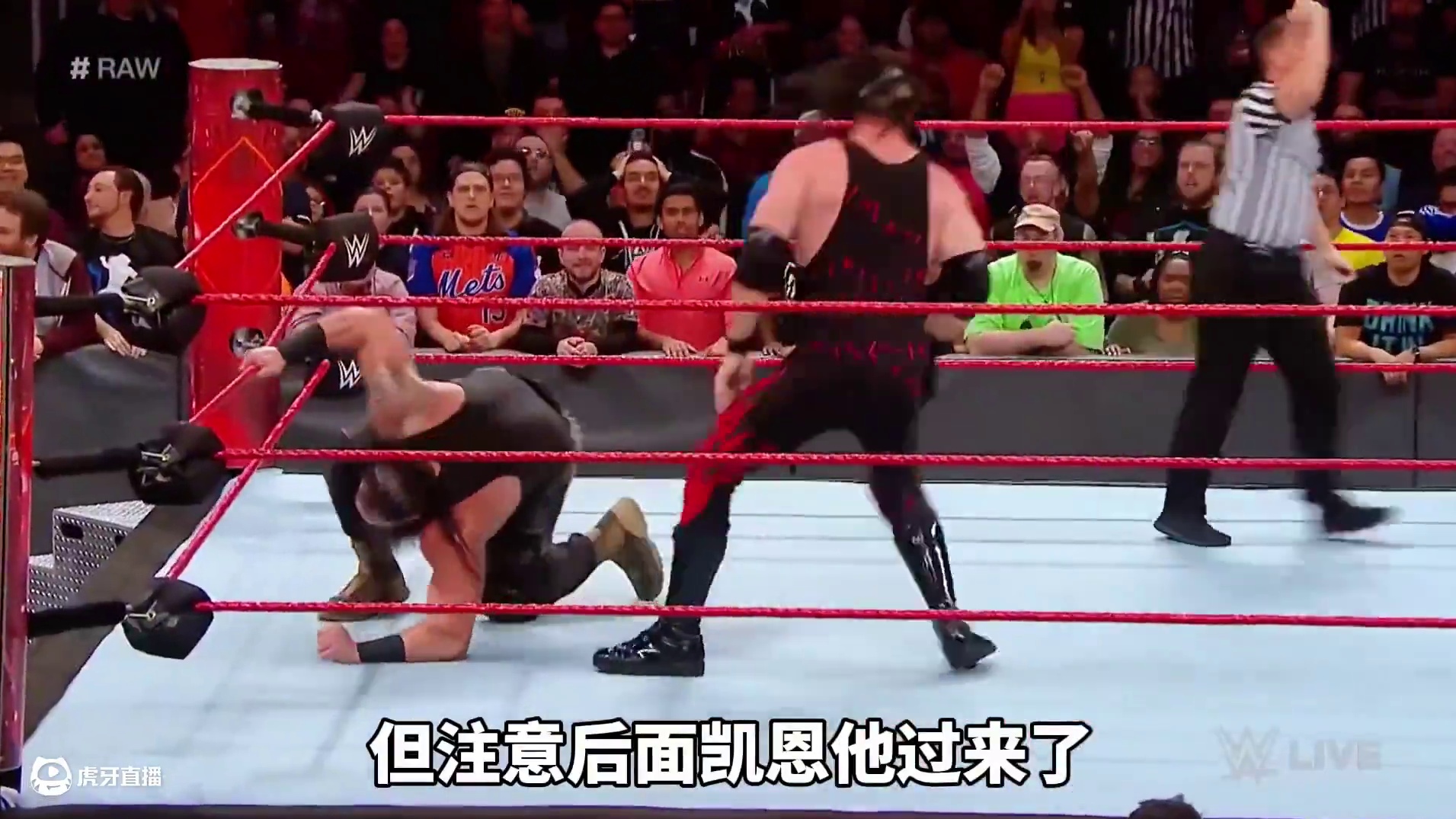 黑羊布朗被铁椅卡住重击，凯恩目中无人摧毁巴洛尔 #摔角 #布朗斯图曼 #红魔凯恩