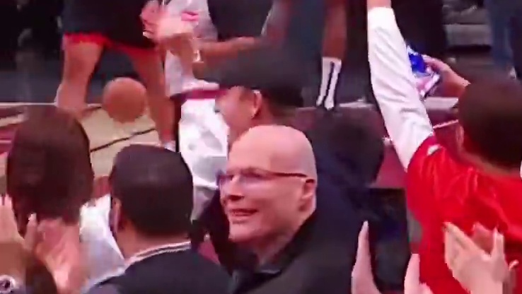 勇士球员波杰姆斯基表现不佳，尤其是前三节6中1，最后时刻的绝杀三分也是被小史密斯扇飞！火箭险胜勇士晋