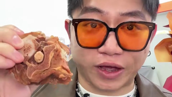 9.9一斤的牛大骨肉真的多！真的比市场里买都便宜#一口就被惊艳到的美食#心动周末#周末超值#超划算逛