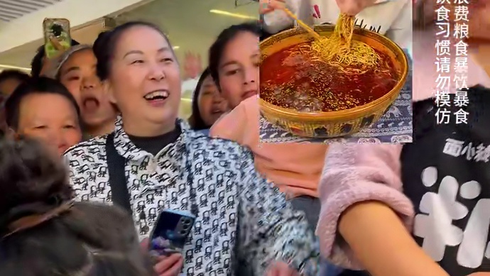 美女挑战2斤半说平常就能吃15碗，太牛了！