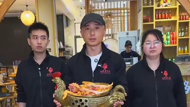 #山城柴火鸡跳水蛙  #青白江美食 #天冷了该来吃顿柴火鸡了