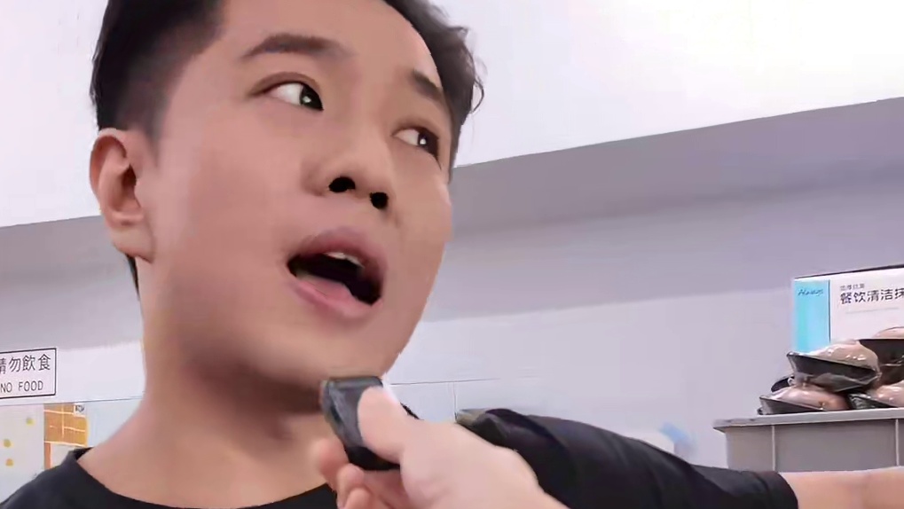 在香港月入10万住，也住劏房？#香港 #香港采访#香港生活