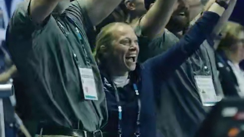 美国队打破女子4x200米自由泳接力世界纪录