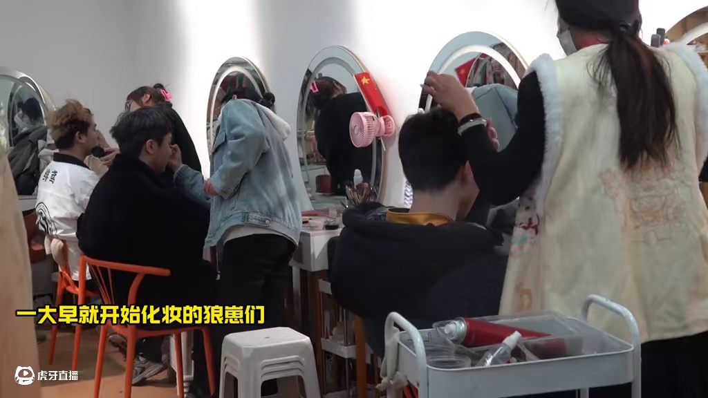 #狼队飞车 #qq飞车手游官方赛事 #西安 
狼崽出没——崽崽的古装体验
来看看崽崽们的一日拍摄吧~