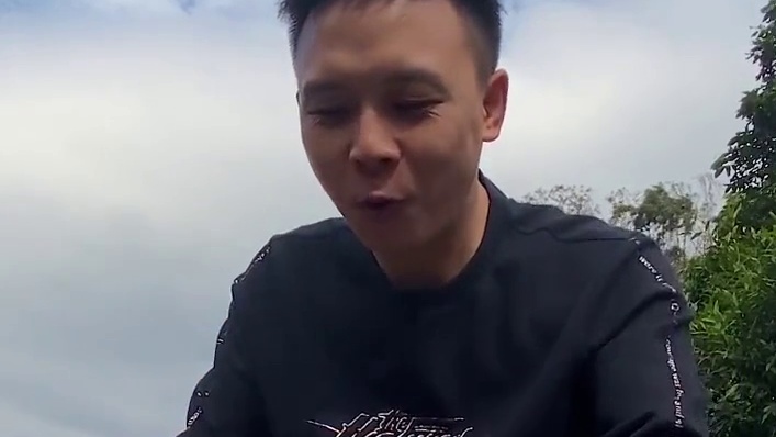 调皮的大闸蟹玩的一身的泥，我给他泡个澡都没意见吧？