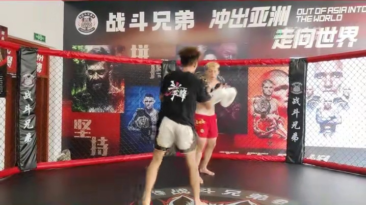 《拳动大英》格斗冠军争霸赛”马里沙“正在备战中！ #拳动大英 #格斗 #一点格斗 #播求