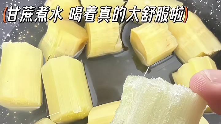 中国“甜蜜之乡”广西黑皮甘蔗，广西的阳光与水土赋予了黑皮甘蔗独特的魅力。每一口都饱含着充足的汁水，独